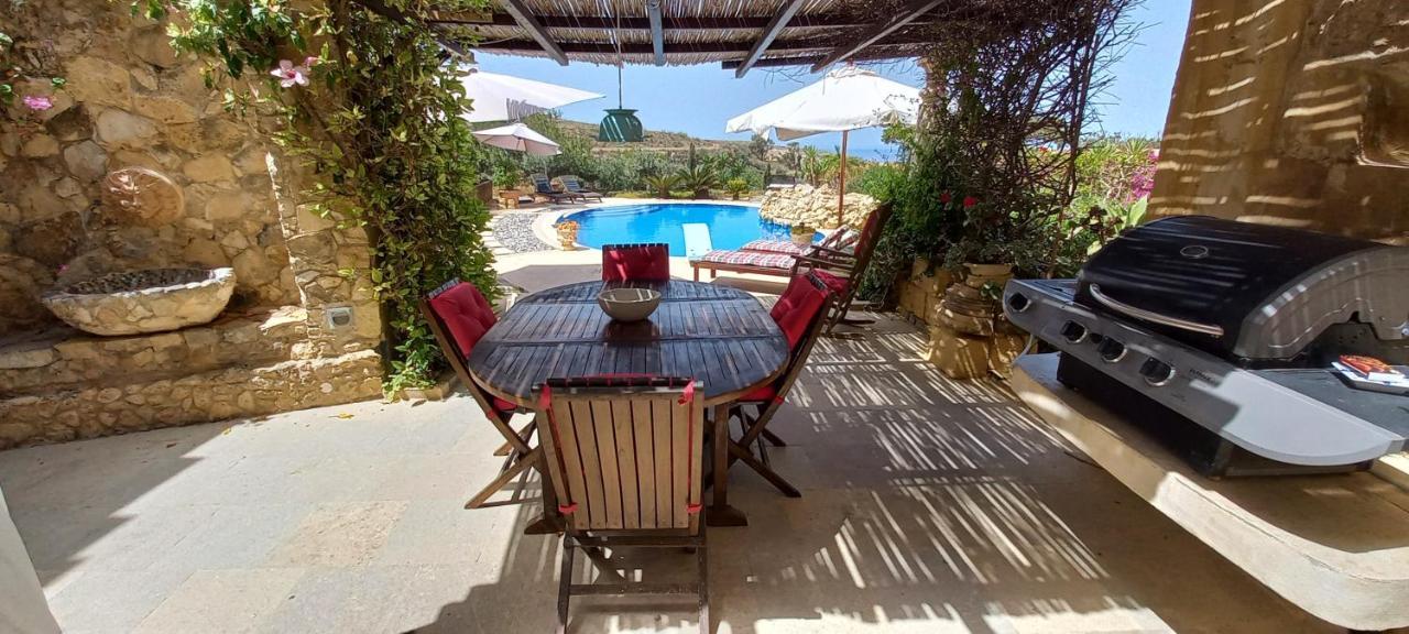 Dar Ta' Xmun - Idyllic Farmhouse With Pool, Garden, Seaview & Sunset Vila San Lawrenz Exterior foto