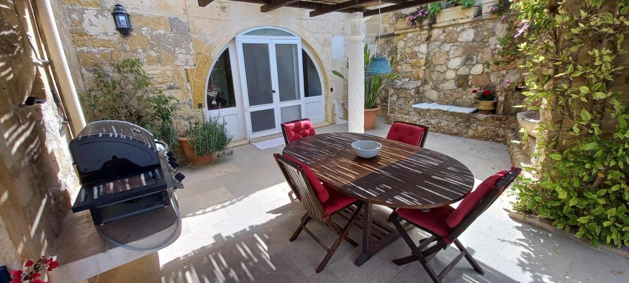 Dar Ta' Xmun - Idyllic Farmhouse With Pool, Garden, Seaview & Sunset Vila San Lawrenz Exterior foto