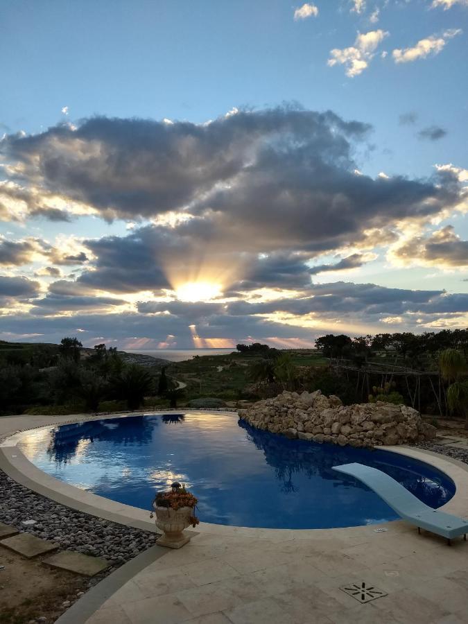 Dar Ta' Xmun - Idyllic Farmhouse With Pool, Garden, Seaview & Sunset Vila San Lawrenz Exterior foto